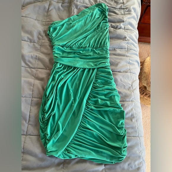 Emerald Green Pretty Sexy mini Dress - one shoulder style - shears all over - Picture 2 of 2